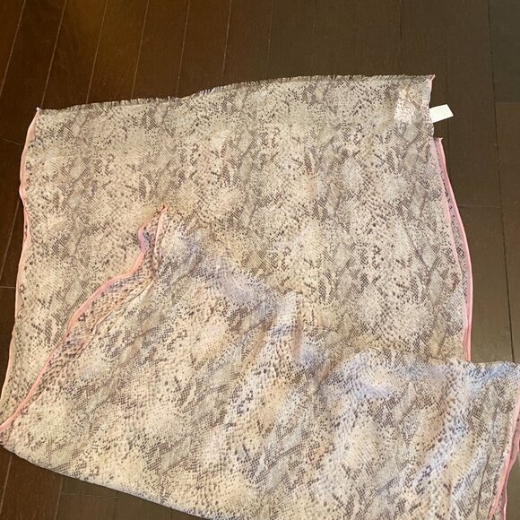 Loft Pink and Gray Scarf-New with tags - Picture 3 of 3